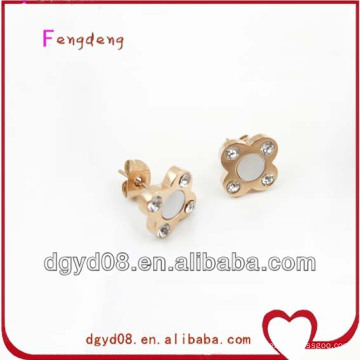 Fresh and cheerful girl with flower-shaped stainless steel earrings,gold flower stud earrings for women
